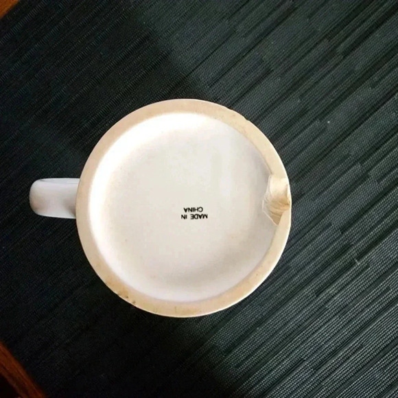 Easter Bunny Mug (Chipped on bottom) - Picture 4 of 4